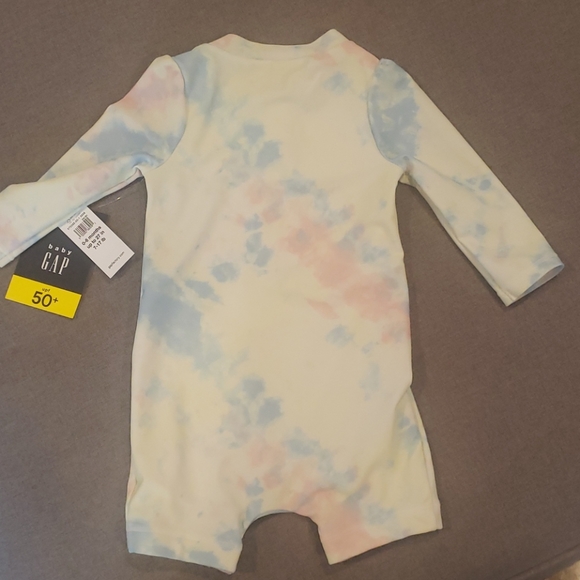 Baby Gap NWT 0-6mo rashguard/bathing suit - Picture 2 of 4